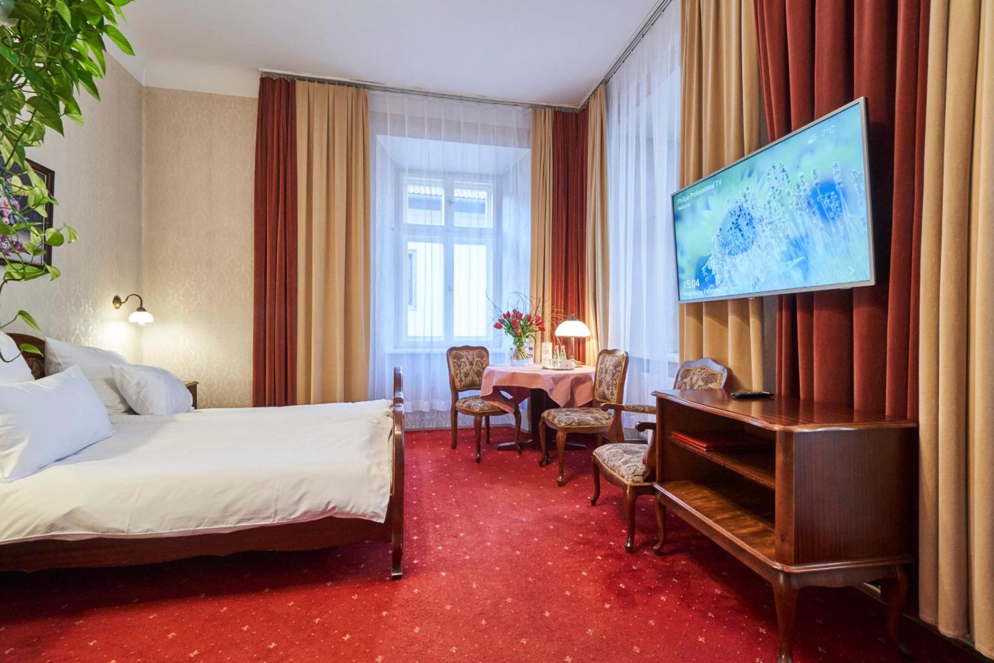 Double Room with City View,1212375262:JPEG